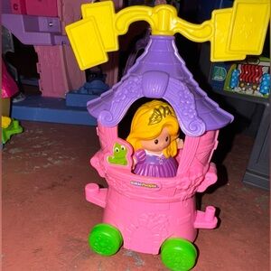 Fisher-Price Little People Disney Princess Parade Rapunzel & Pascal's Float